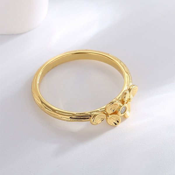 Fashion Lucky Straw Micro Zirconia Ring Women Brass copper Plated Simple Hundred Wind Ring