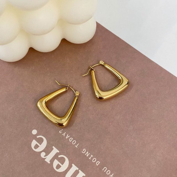 Titanium steel plating K copper color preservation color simple temperament metal versatile earrings retro female earrings